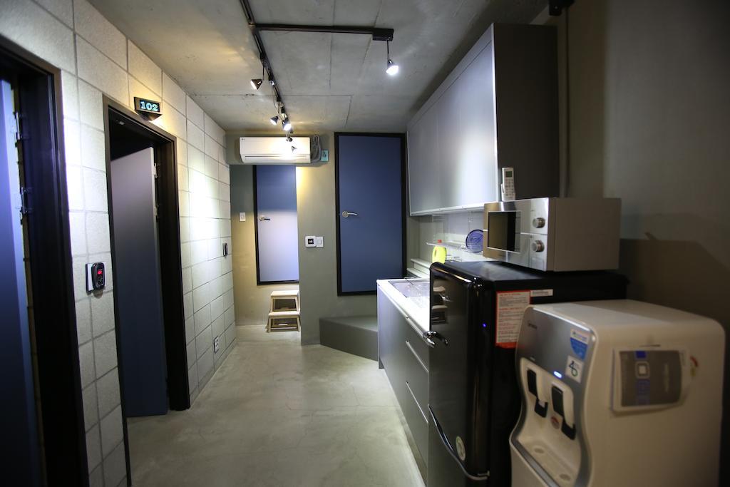 24 Guesthouse Garosugil - Gangnam Сеул Номер фото
