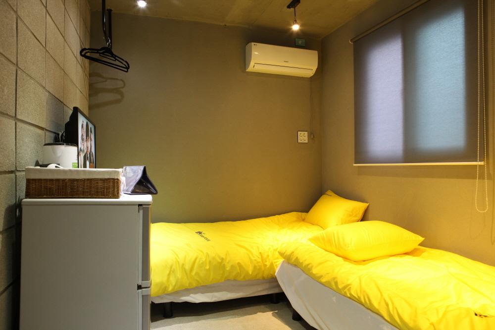 24 Guesthouse Garosugil - Gangnam Сеул Номер фото